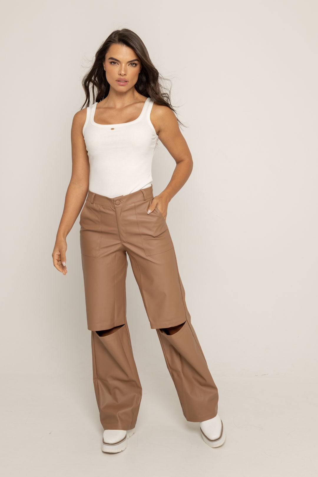 PANTALÓN LEO CHOCOLATE