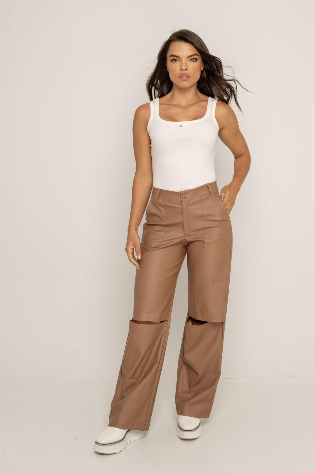 PANTALÓN LEO CHOCOLATE